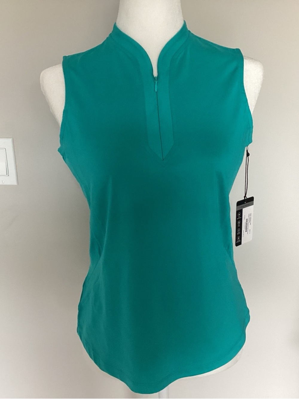 NWT Tail Women’s Turquoise sleeveless golf shirt